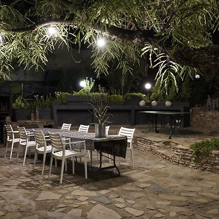 Alluring Self Catering 2 Bedroom Villa At Bokmakierie Villas Windhoek Buitenkant foto