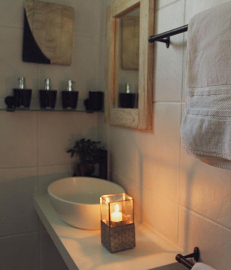 Alluring Self Catering 2 Bedroom Villa At Bokmakierie Villas Windhoek Buitenkant foto