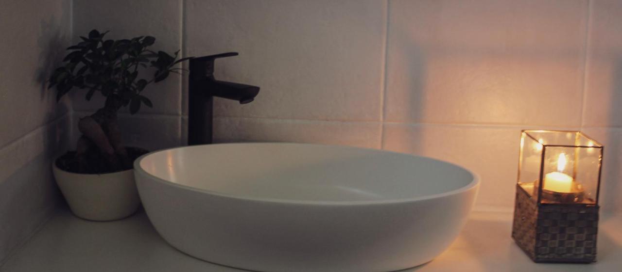 Alluring Self Catering 2 Bedroom Villa At Bokmakierie Villas Windhoek Buitenkant foto