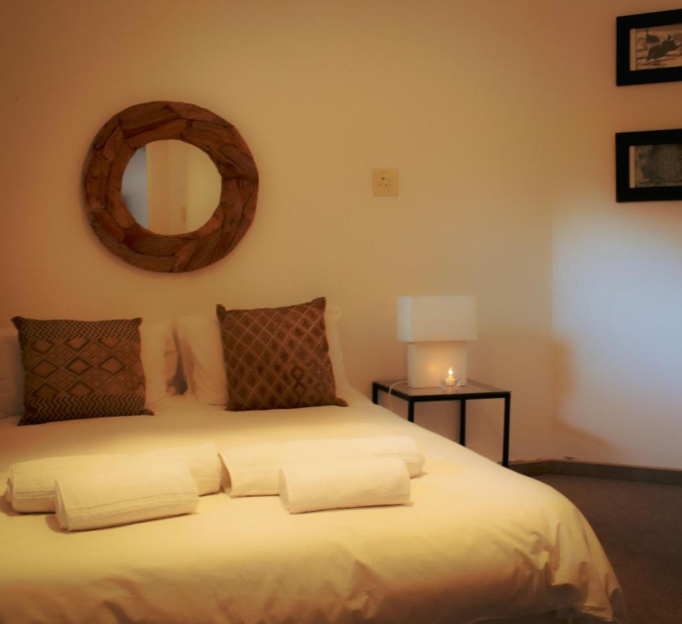 Alluring Self Catering 2 Bedroom Villa At Bokmakierie Villas Windhoek Buitenkant foto
