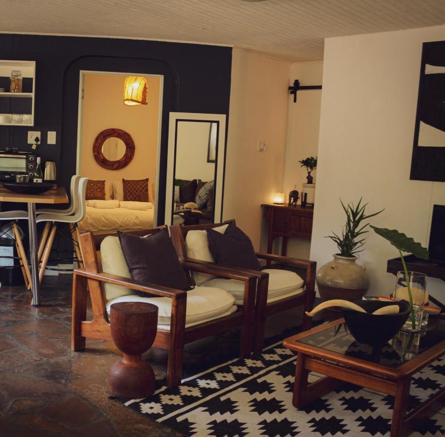 Alluring Self Catering 2 Bedroom Villa At Bokmakierie Villas Windhoek Buitenkant foto