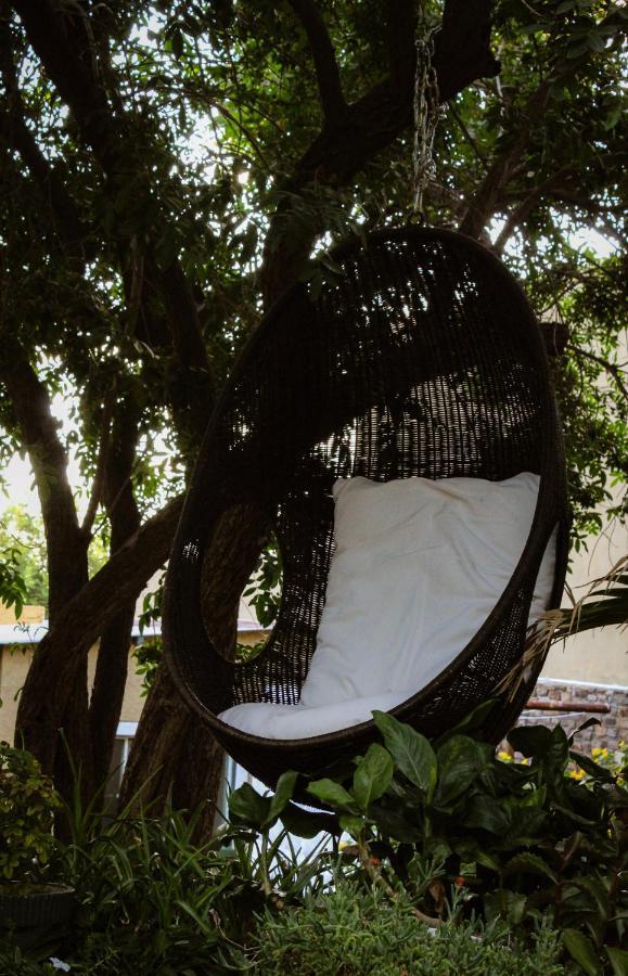 Alluring Self Catering 2 Bedroom Villa At Bokmakierie Villas Windhoek Buitenkant foto