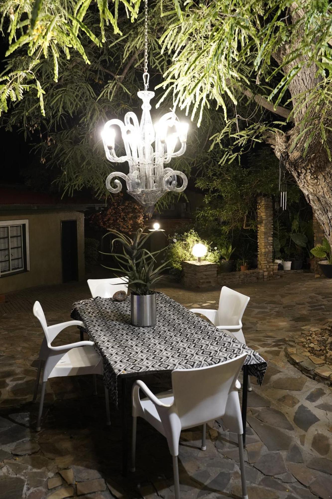 Alluring Self Catering 2 Bedroom Villa At Bokmakierie Villas Windhoek Buitenkant foto
