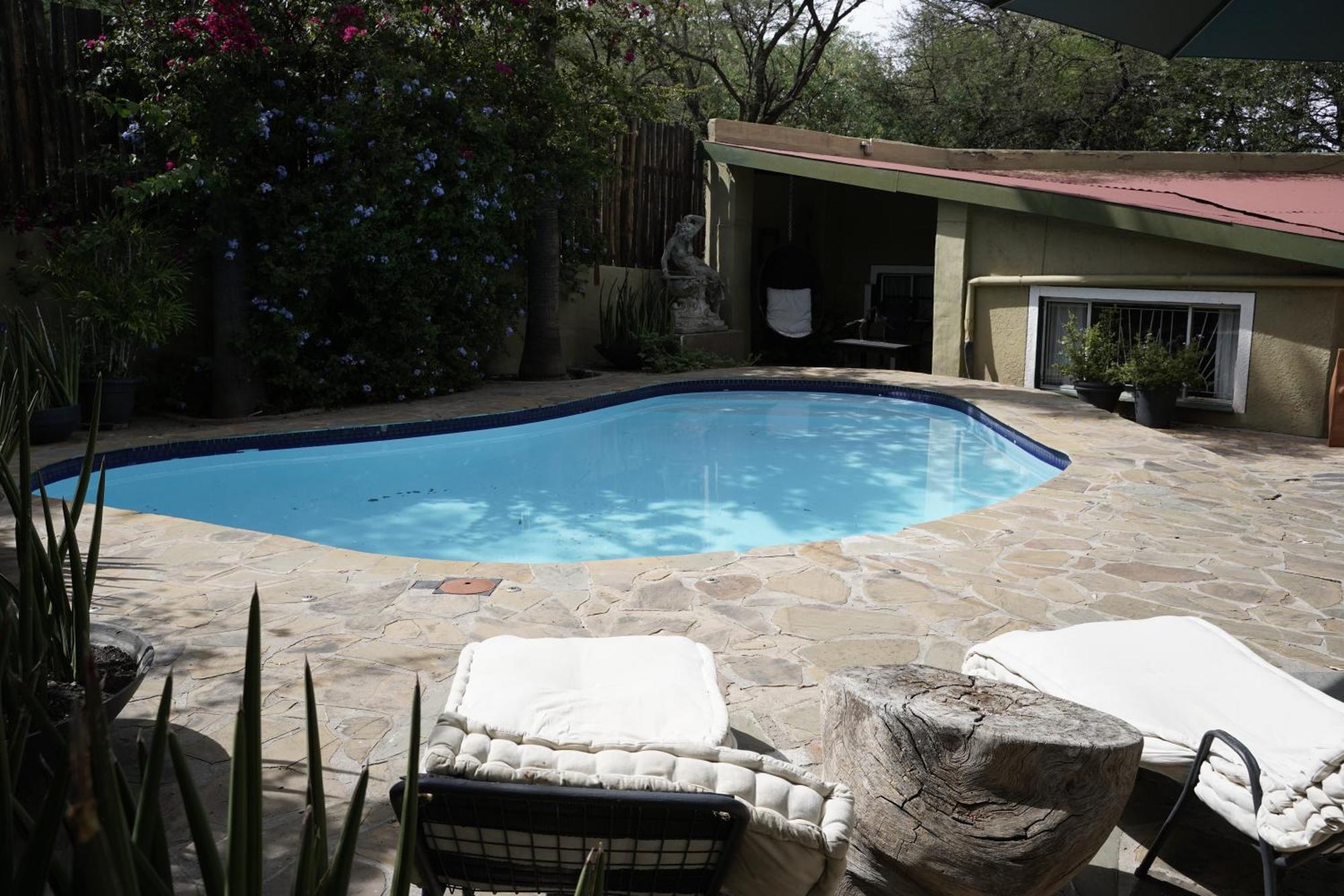 Alluring Self Catering 2 Bedroom Villa At Bokmakierie Villas Windhoek Buitenkant foto
