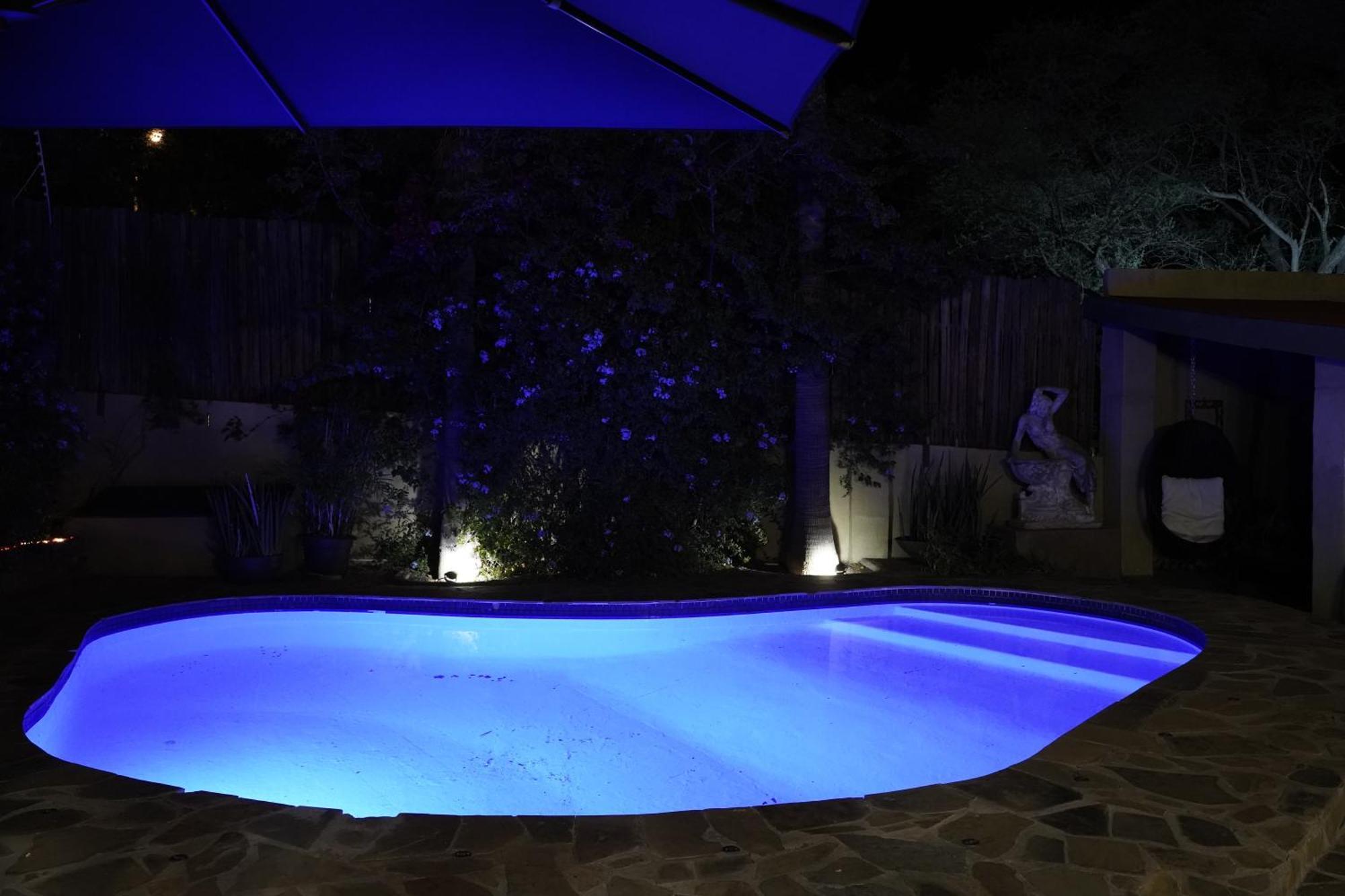 Alluring Self Catering 2 Bedroom Villa At Bokmakierie Villas Windhoek Buitenkant foto